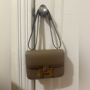 Elegant Tan Leather Shoulder Bag